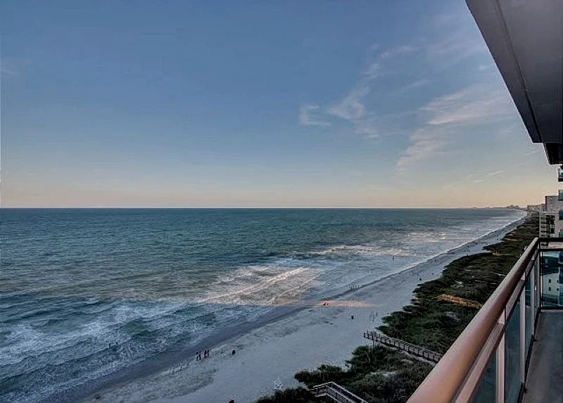 Spacious oceanfront, corner unit + FREE DAILY ACTIVITIES! in North Myrtle Beach, South Carolina, United States — photo 3