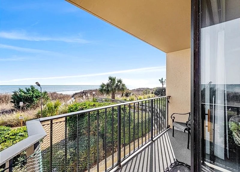 Beautifully Decorated and Well Kept oceanfront condo + FREE DAILY ACTIVITIES! in North Myrtle Beach, South Carolina, United States — photo 3