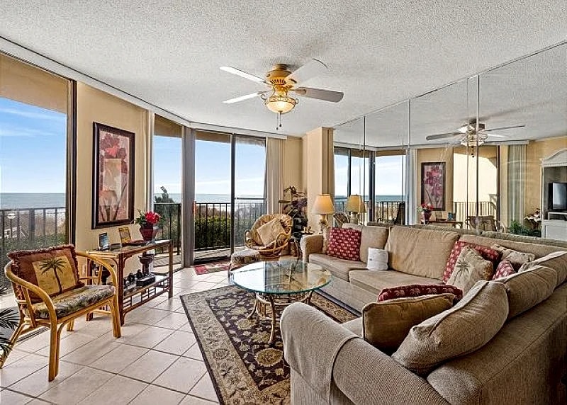 Beautifully Decorated and Well Kept oceanfront condo + FREE DAILY ACTIVITIES! in North Myrtle Beach, South Carolina, United States — photo 2