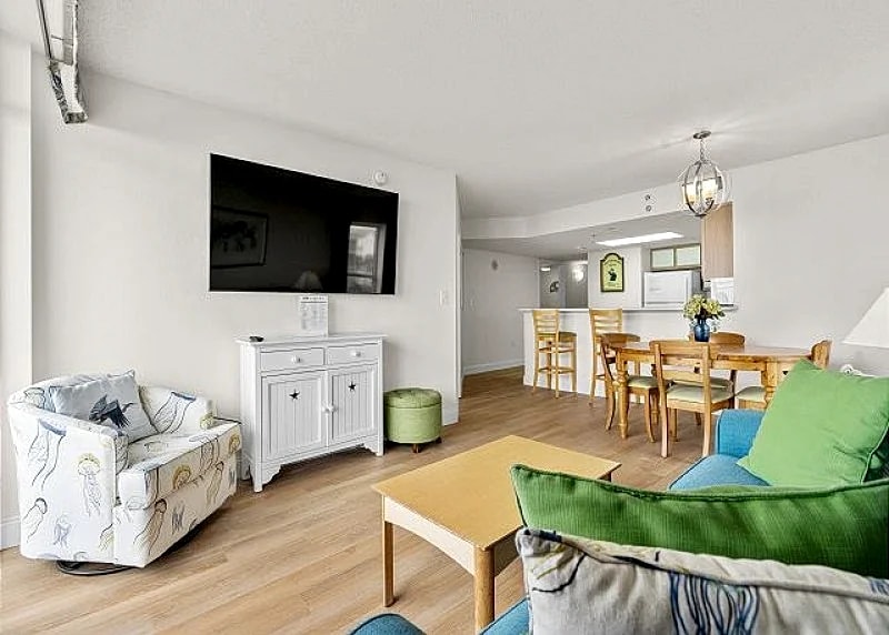 Oceanfront corner unit in a great resort + FREE DAILY ACTIVITIES! in North Myrtle Beach, South Carolina, United States — photo 5