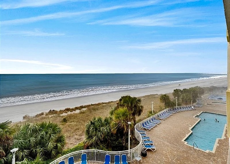 Oceanfront corner unit in a great resort + FREE DAILY ACTIVITIES! in North Myrtle Beach, South Carolina, United States — photo 4