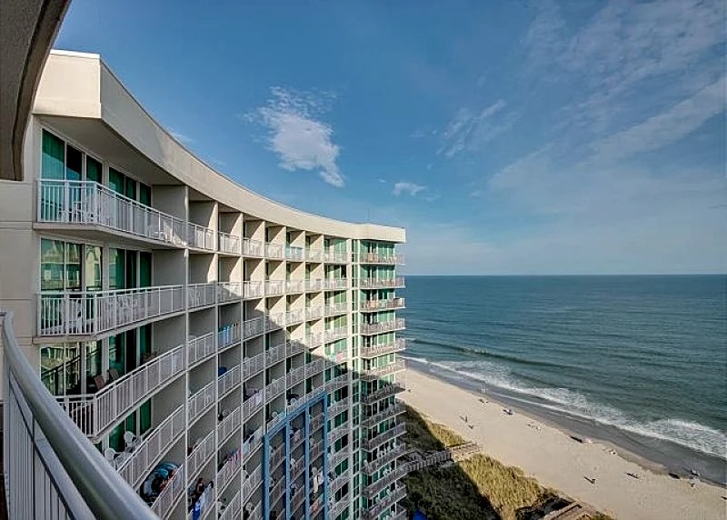 Oceanfront, corner end unit at a great resort + FREE DAILY ACTIVITIES! in North Myrtle Beach, South Carolina, United States — photo 3