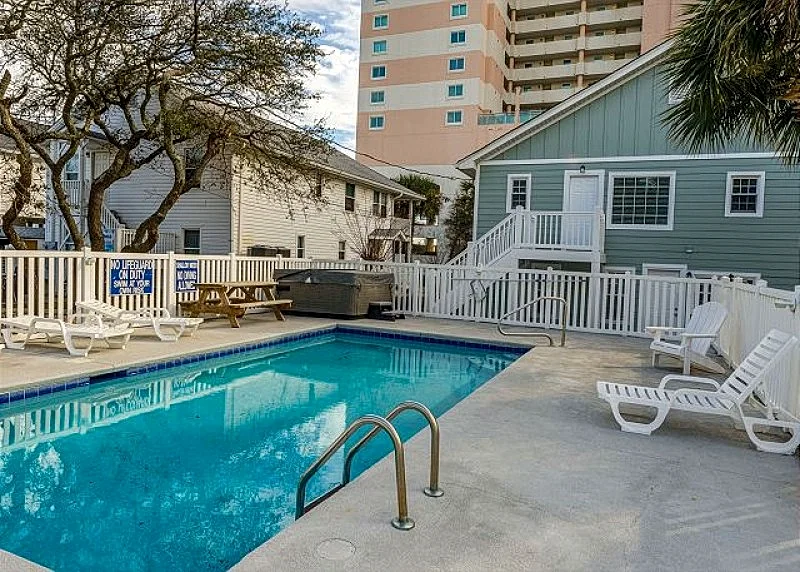 2 story, 2nd Row Beach House w/private pool & hot tub + FREE DAILY ACTIVITIES in North Myrtle Beach, South Carolina, United States — photo 3