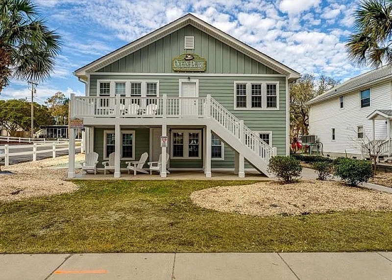 2 story, 2nd Row Beach House w/private pool & hot tub + FREE DAILY ACTIVITIES