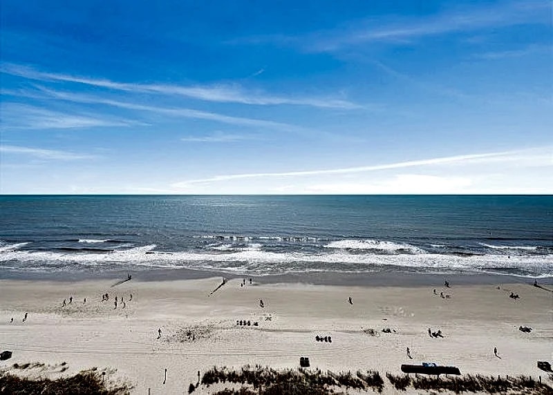 Splendid oceanfront retreat in a family resort + FREE DAILY ACTIVITIES! in North Myrtle Beach, South Carolina, United States — photo 4