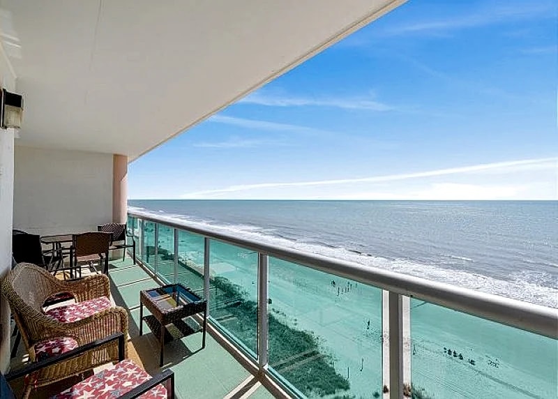 Splendid oceanfront retreat in a family resort + FREE DAILY ACTIVITIES! in North Myrtle Beach, South Carolina, United States — photo 2