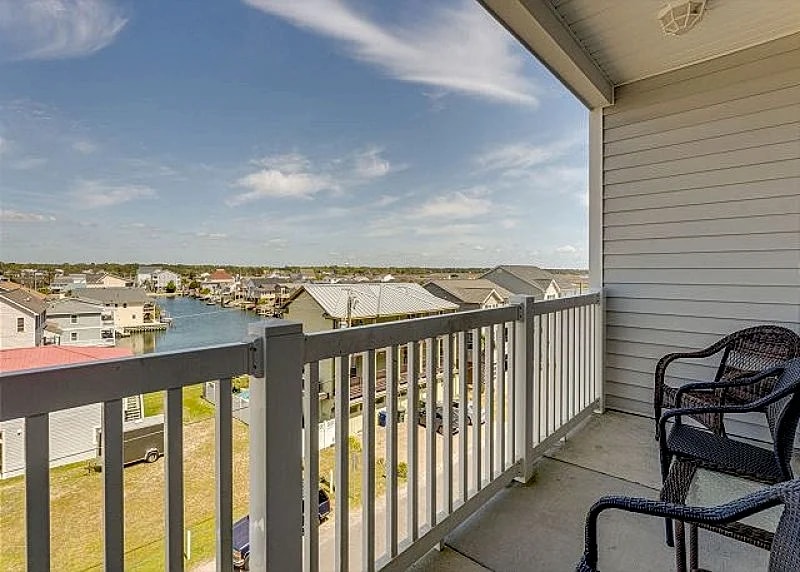 Spacious 2 story condo at Pier Watch II + FREE DAILY ACTIVITIES! in North Myrtle Beach, South Carolina, United States — photo 5