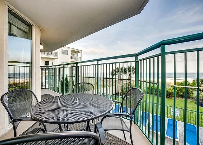 Spacious 1st floor oceanfront condo + FREE DAILY ACTIVITIES in North Myrtle Beach, South Carolina, United States — photo 2