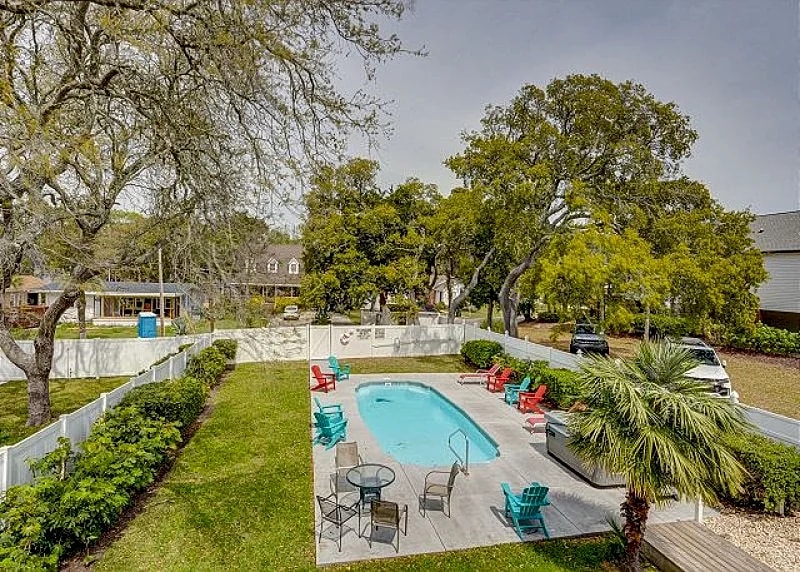 Newly Refurbished Beach House w/Pool & Hot Tub + FREE DAILY ACTIVITIES!! in North Myrtle Beach, South Carolina, United States — photo 3