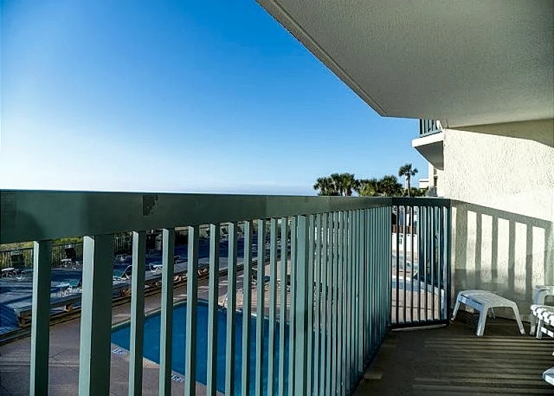 Great Oceanfront Condo - Recently Re-Furbished!! + FREE DAILY ACTIVITIES in North Myrtle Beach, South Carolina, United States — photo 5