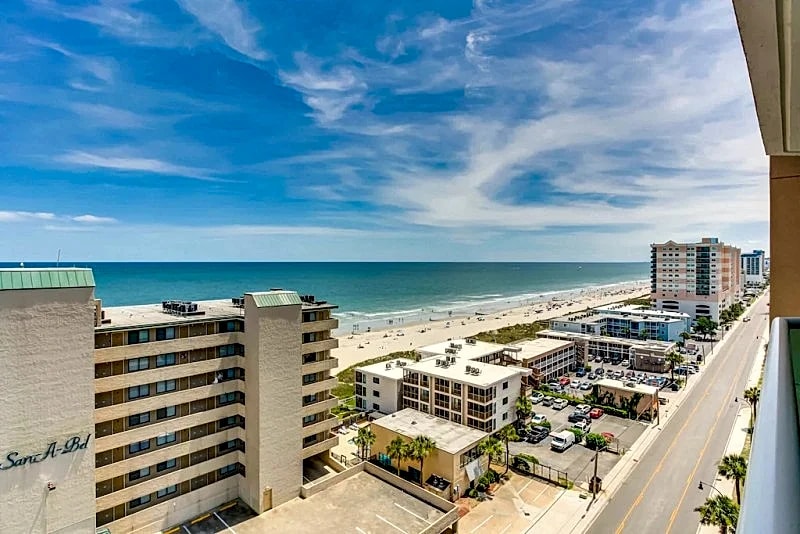 Luxury condo, across the street from the beach + FREE DAILY ACTIVITIES! in North Myrtle Beach, South Carolina, United States — photo 5