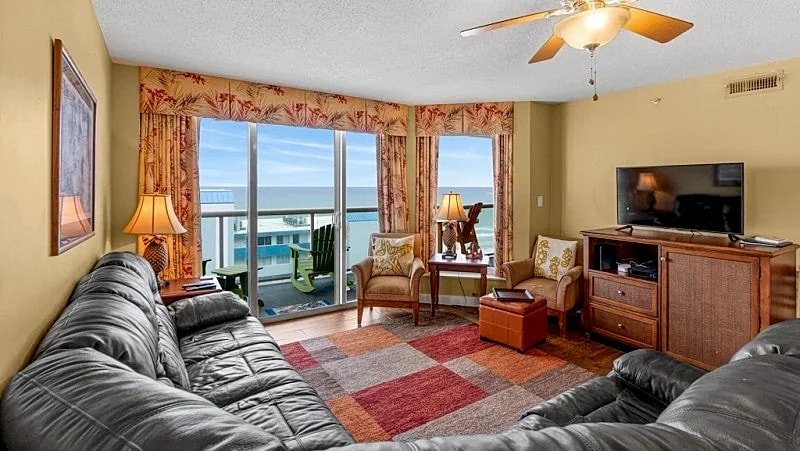 Luxury condo, across the street from the beach + FREE DAILY ACTIVITIES! in North Myrtle Beach, South Carolina, United States — photo 2