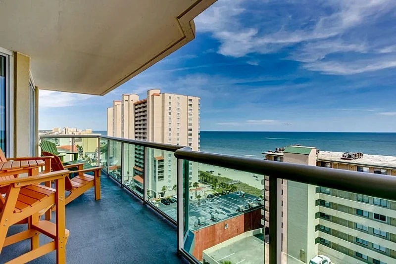 Luxury condo, across the street from the beach + FREE DAILY ACTIVITIES! in North Myrtle Beach, South Carolina, United States — photo 4