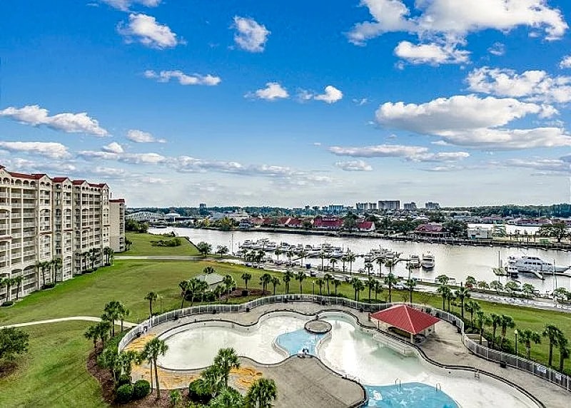Spacious condo in Barefoot Golf Resort + FREE DAILY ACTIVITIES! in North Myrtle Beach, South Carolina, United States — photo 4
