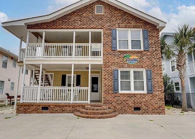 Newly Refurbished - Beach House with pool & hot tub + FREE DAILY ACTIVITIES!!