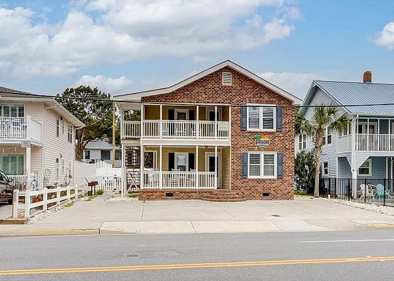 Newly Refurbished - Beach House with pool & hot tub + FREE DAILY ACTIVITIES!! in North Myrtle Beach, South Carolina, United States — photo 2