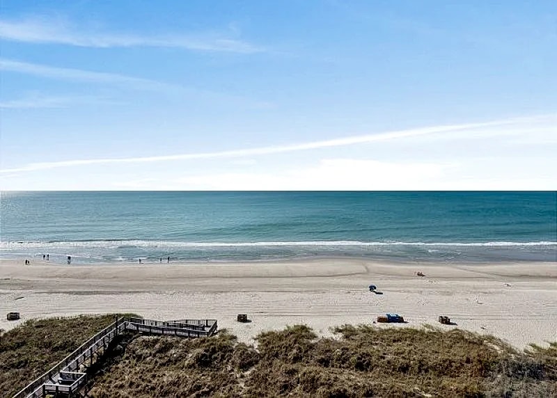 2nd floor condo in Cherry Grove, overlooking pond + FREE DAILY ACTIVITIES!!! in North Myrtle Beach, South Carolina, United States — photo 4