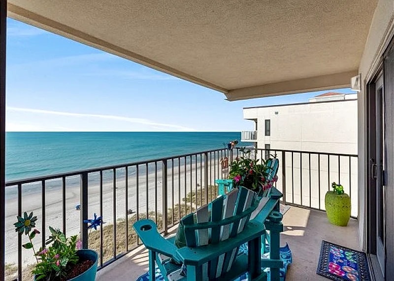 2nd floor condo in Cherry Grove, overlooking pond + FREE DAILY ACTIVITIES!!! in North Myrtle Beach, South Carolina, United States — photo 3