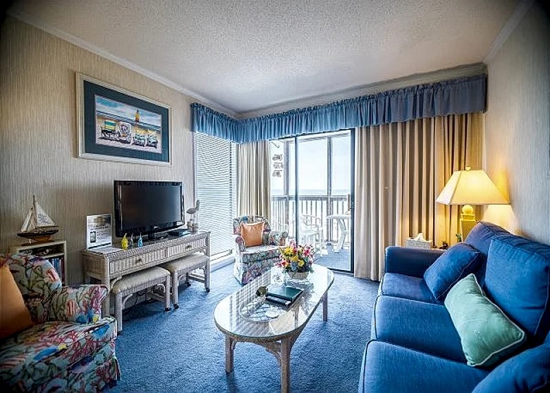 Oceanfront Condo with Screened In Oceanfront Balcony + FREE DAILY ACTIVITIES!