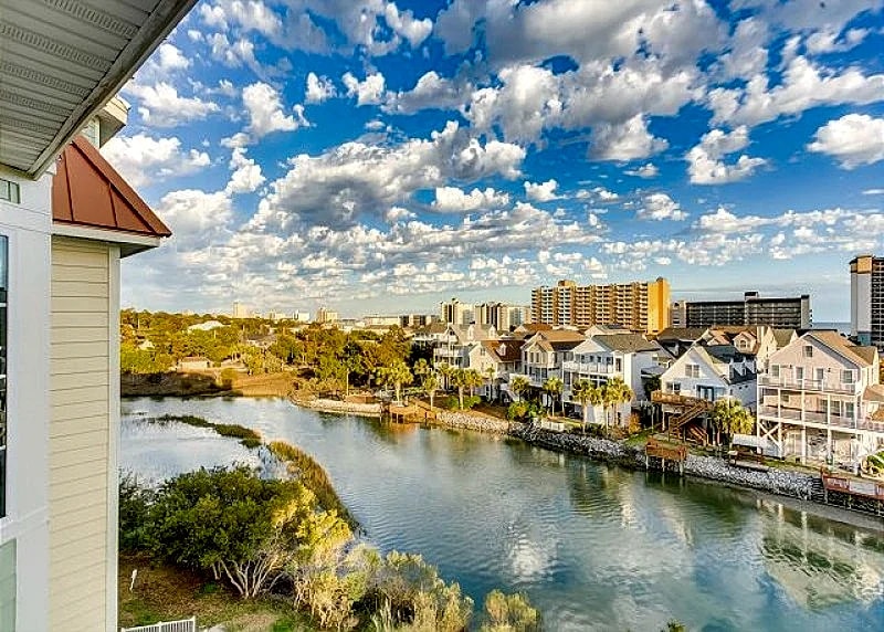 Luxury Condo, Beautiful Decor, On the Marsh + FREE DAILY ACTIVITIES! in North Myrtle Beach, South Carolina, United States — photo 4