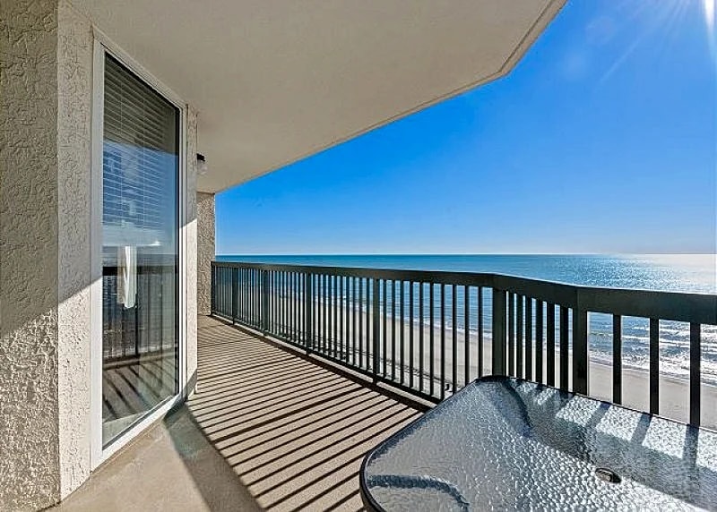 Spacious Oceanfront condo, great amenities + FREE DAILY ACTIVITIES in North Myrtle Beach, South Carolina, United States — photo 3