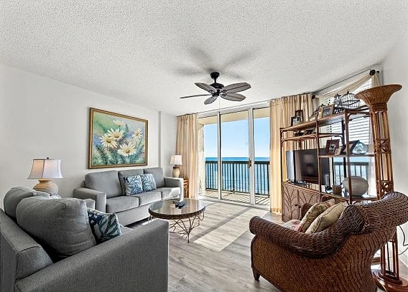 Spacious Oceanfront condo, great amenities + FREE DAILY ACTIVITIES in North Myrtle Beach, South Carolina, United States — photo 2