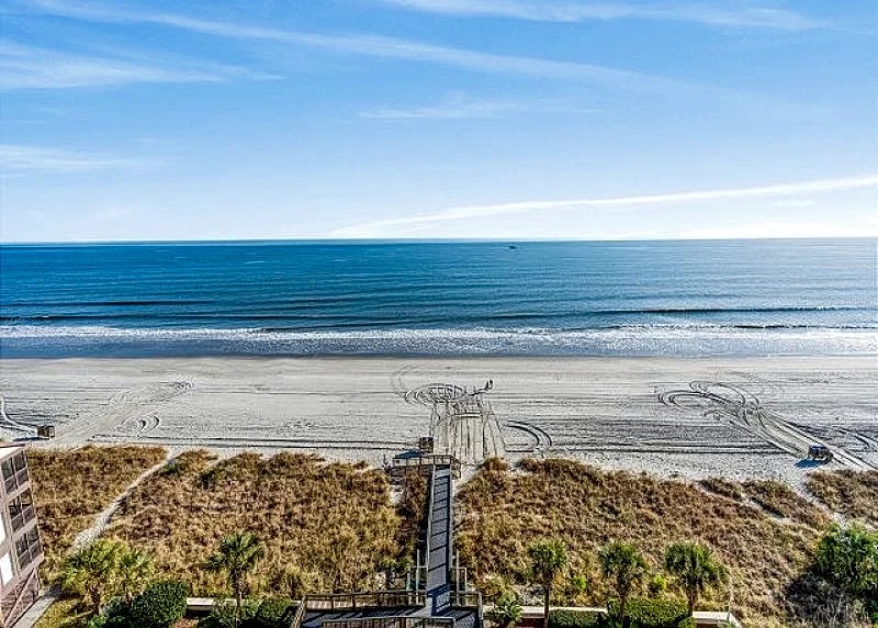 Spacious Oceanfront condo, great amenities + FREE DAILY ACTIVITIES in North Myrtle Beach, South Carolina, United States — photo 4