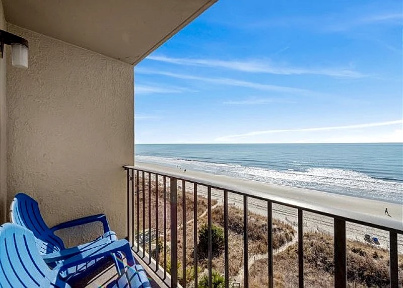 Spacious oceanfront condo, close to restaurants + FREE DAILY ACTIVITIES! in North Myrtle Beach, South Carolina, United States — photo 3