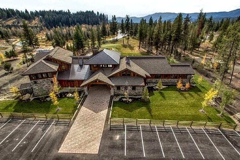 Red Tail on the River - Private Hot Tub - River - Clubhouse w/gym, seasonal pool, sauna - Luxury in McCall, Idaho, United States — photo 4