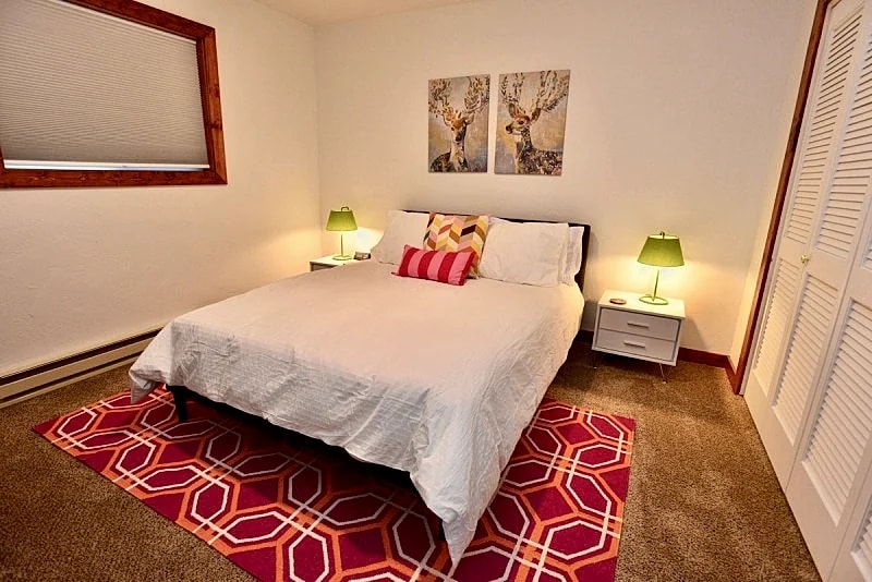 Bearadise - Pet friendly - Walk to Downtown McCall - Hot Tub - WiFi - Sleeps 10 in McCall, Idaho, United States — photo 4