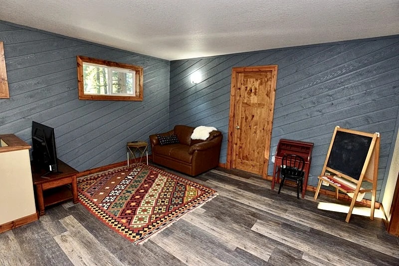 Bearadise - Pet friendly - Walk to Downtown McCall - Hot Tub - WiFi - Sleeps 10 in McCall, Idaho, United States — photo 2