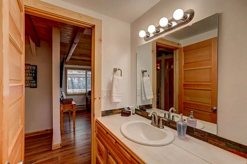 Carlson Cabin - Payette River Views and Access - Fishing - Private Wooded Setting - Pet Friendly in McCall, Idaho, United States — photo 2