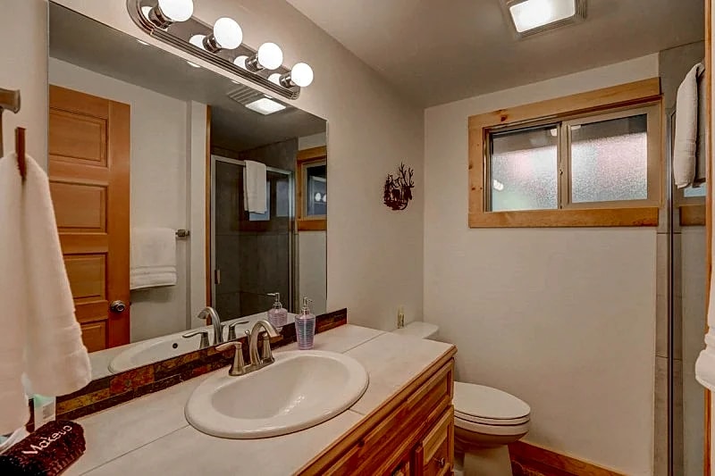 Carlson Cabin - Payette River Views and Access - Fishing - Private Wooded Setting - Pet Friendly in McCall, Idaho, United States — photo 4