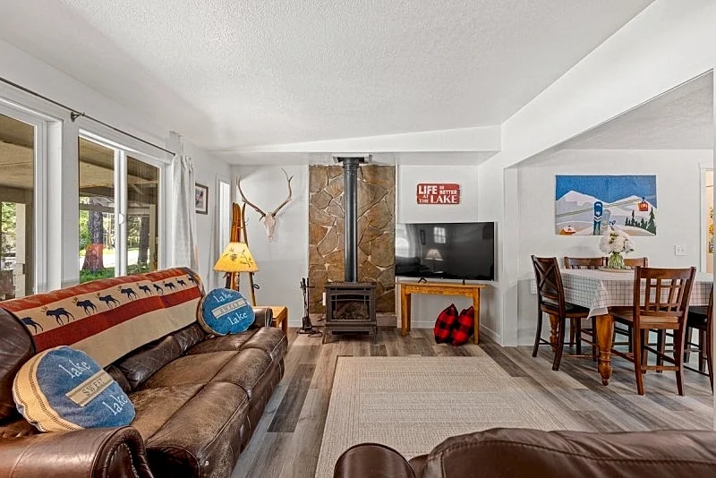 New! Break at 208, walk to lake, park, downtown, hospital - pet-friendly in McCall, Idaho, United States — photo 4