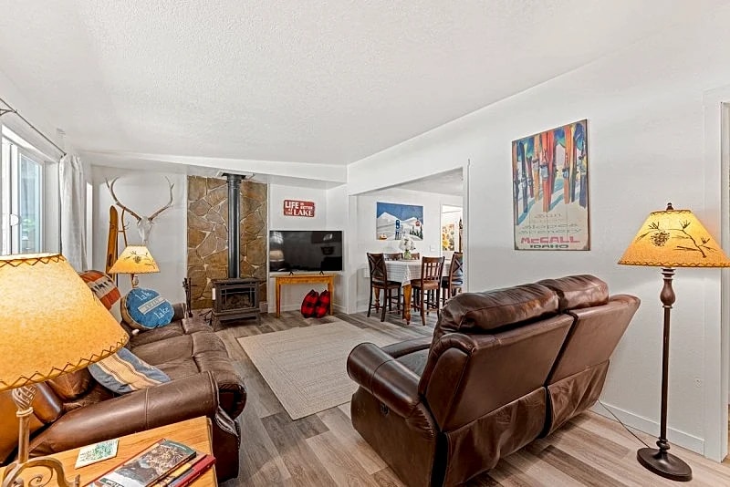 New! Break at 208, walk to lake, park, downtown, hospital - pet-friendly in McCall, Idaho, United States — photo 2