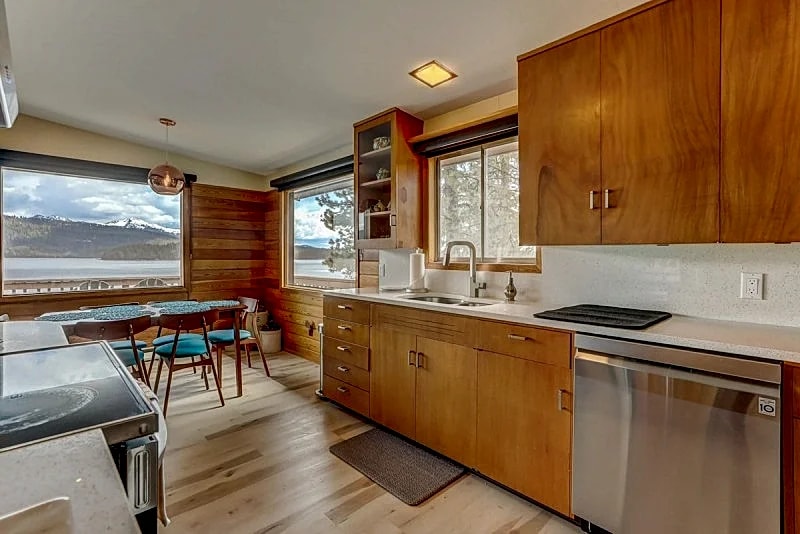 Laur House on Little Payette Lake - Lakefront - Deck - Trailer & pet friendly - WiFi in McCall, Idaho, United States — photo 3