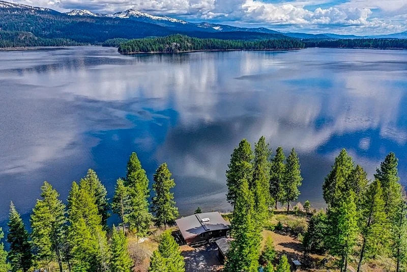 Laur House on Little Payette Lake - Lakefront - Deck - Trailer & pet friendly - WiFi