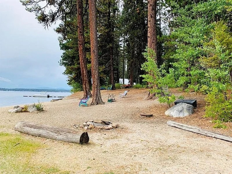 Rocky Shore Escape: Neighborhood Beach, Pool Table, West Shore of Payette Lake in McCall, Idaho, United States — photo 3