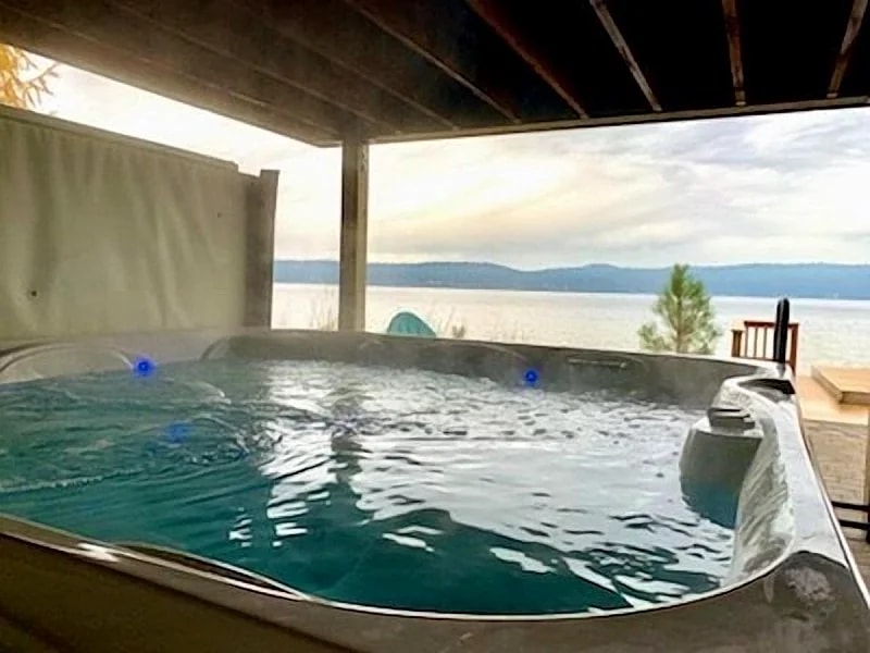 Classic McCall Lake House - Private Dock on Payette Lake - Hot Tub - Fire Pit in McCall, Idaho, United States — photo 2