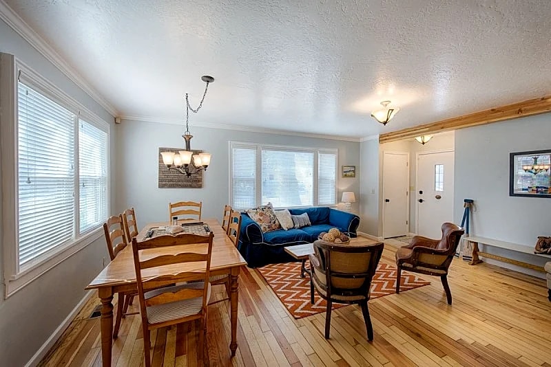Park Street Cottage: Pet friendly w/ fire pit and hot tub, downtown, walk to Lake in McCall, Idaho, United States — photo 4