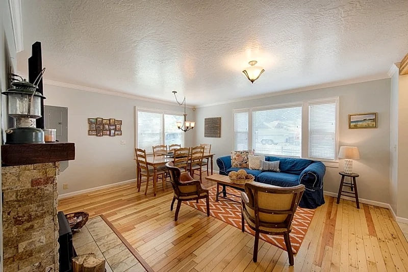Park Street Cottage: Pet friendly w/ fire pit and hot tub, downtown, walk to Lake in McCall, Idaho, United States — photo 3