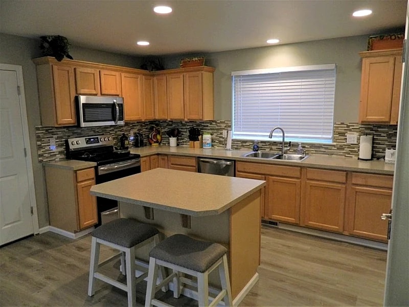 Upscale Puyallup Home ☆ Near Seattle, Tacoma, Puget Sound, Cascade Mountains in Puyallup, Washington, United States — photo 5