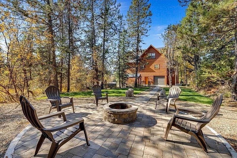 Lazy Bear - Game rm - Hot tub - Trailer parking - 3000 sq ft home - Rustic in McCall, Idaho, United States — photo 1