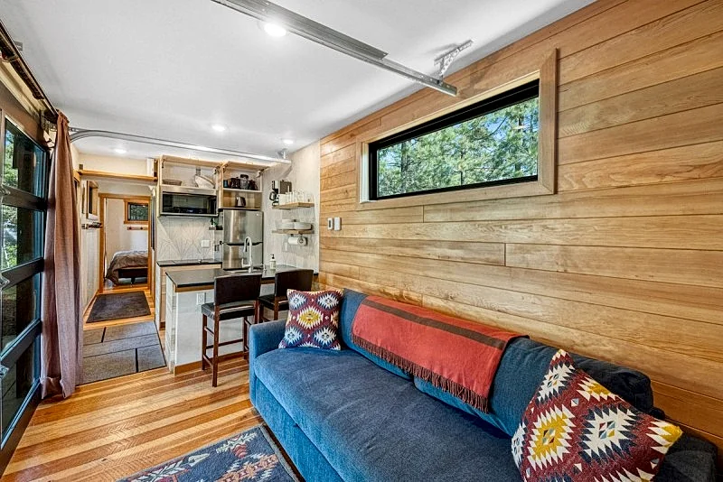 Two Pines - Unique container home - Downtown - Trailer Parking - Pet friendly in McCall, Idaho, United States — photo 2