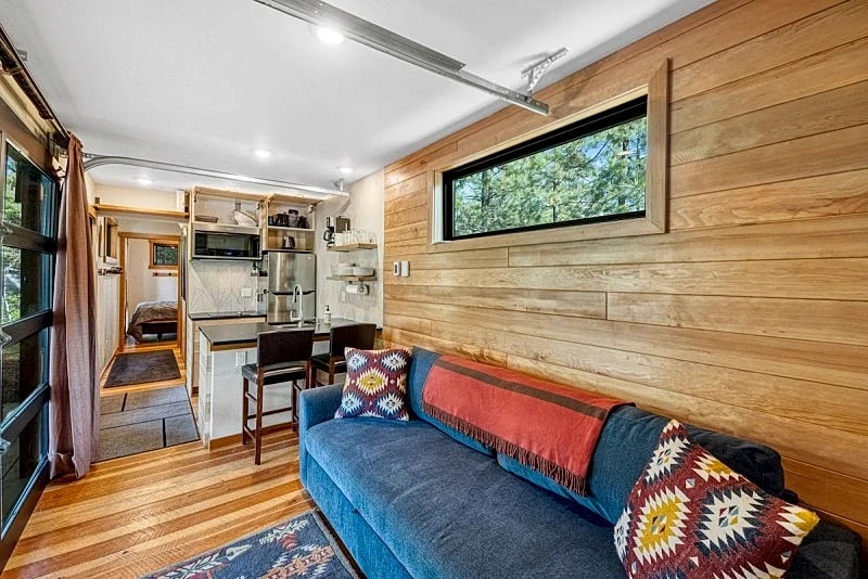Two Pines - Unique container home - Downtown - Trailer Parking - Pet friendly in McCall, Idaho, United States — photo 2