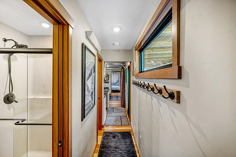 Two Pines - Unique container home - Downtown - Trailer Parking - Pet friendly in McCall, Idaho, United States — photo 4