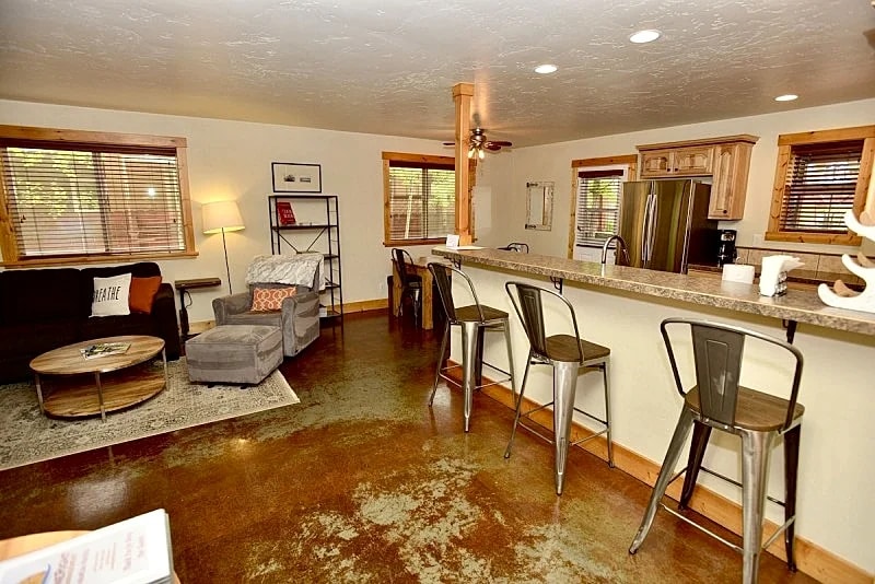 Sweet Dreams Retreat - Pet Friendly - Near Golf Course and Ponderosa State Park - Wifi in McCall, Idaho, United States — photo 5