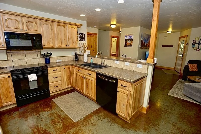 Sweet Dreams Retreat - Pet Friendly - Near Golf Course and Ponderosa State Park - Wifi in McCall, Idaho, United States — photo 2
