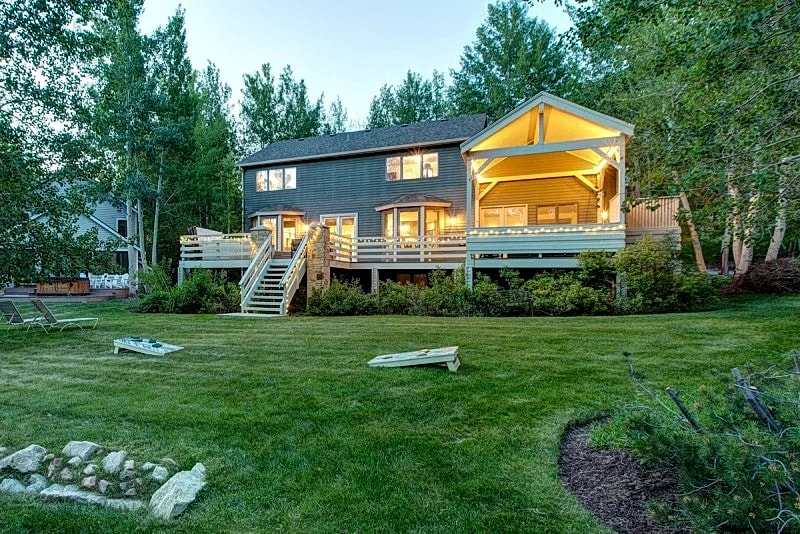 Perfect Family Home - Amazing Outdoor Living Space for Summer Gatherings