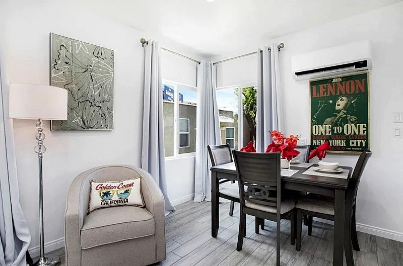 Private Ent. 1 Bedroom Guest House! Best WLA Local in Santa Monica, California, United States — photo 4